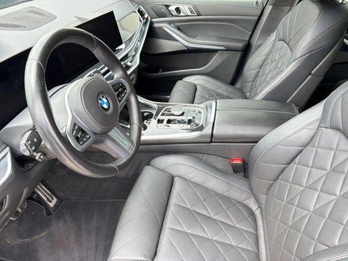 Black Sapphire Metallic 2023 BMW X7 xDrive40i