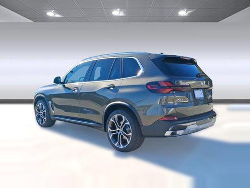 Manhattan Green Metallic 2026 BMW X5 sDrive40i