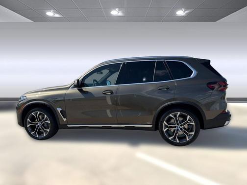 Manhattan Green Metallic 2026 BMW X5 xDrive40i
