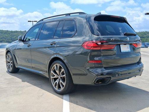 2022 BMW X7 M50i
