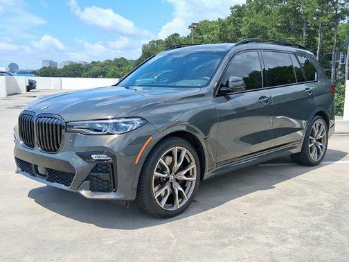 2022 BMW X7 M50i