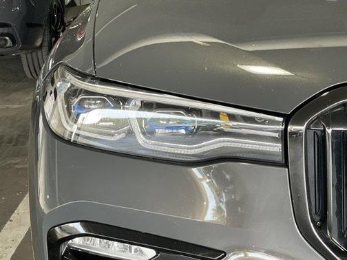 2022 BMW X7 M50i