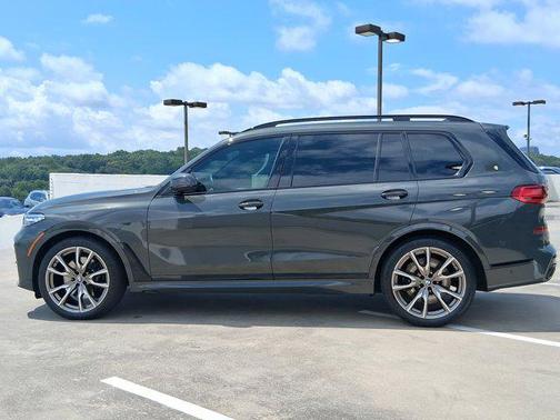 2022 BMW X7 M50i