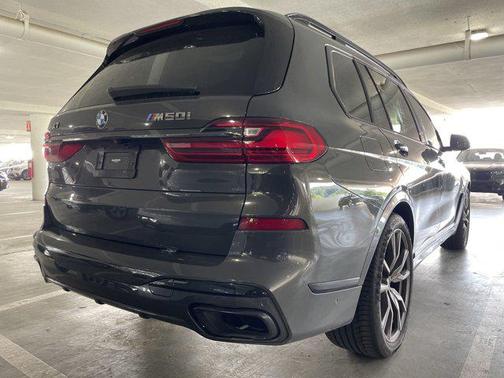 2022 BMW X7 M50i