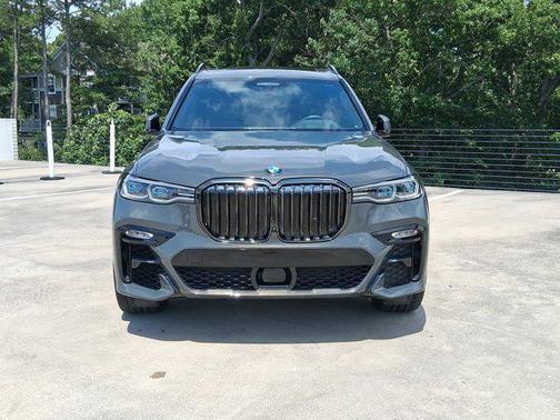 2022 BMW X7 M50i
