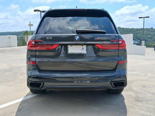 2022 BMW X7 M50i