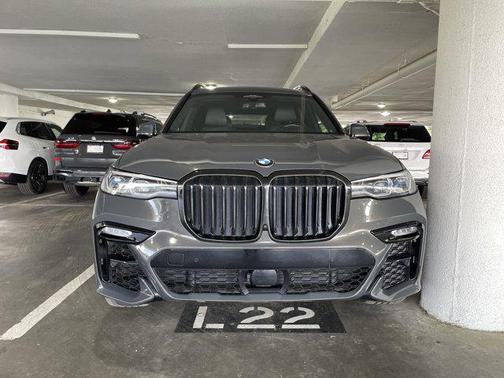 2022 BMW X7 M50i