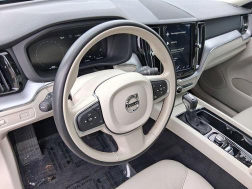 2020 Volvo XC60 T5 Momentum