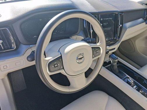 2020 Volvo XC60 T5 Momentum