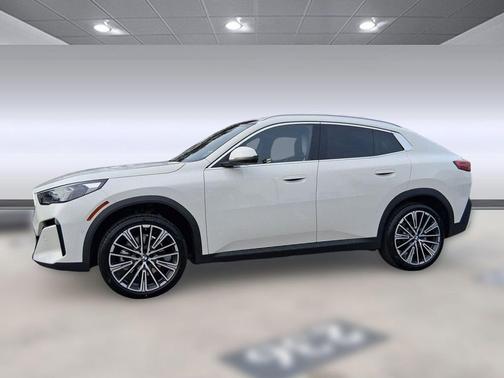 Alpine White 2026 BMW X2 xDrive28i