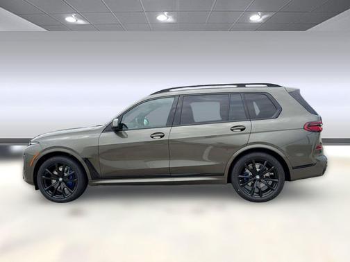 Manhattan Green Metallic 2027 BMW X7 xDrive40i