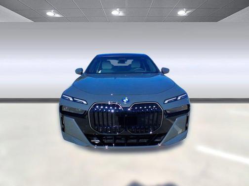 2026 BMW 750e i xDrive