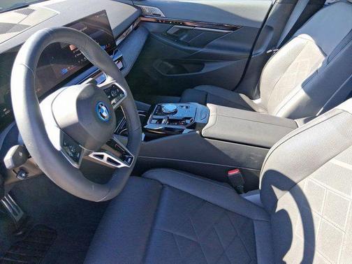 2025 BMW i5 xDrive40