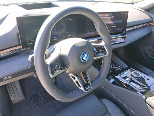 2025 BMW i5 xDrive40