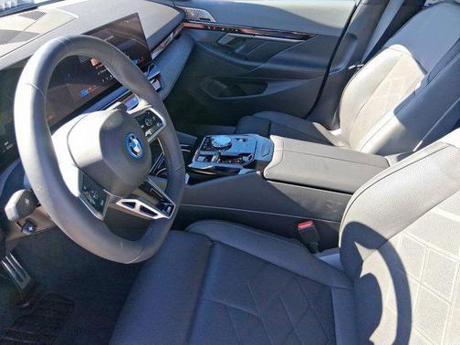 2025 BMW i5 xDrive40