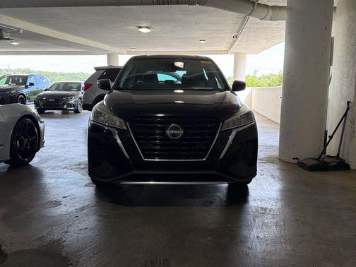 Super Black 2022 Nissan Kicks S