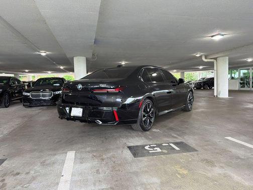 Black Sapphire Metallic 2023 BMW 740 i
