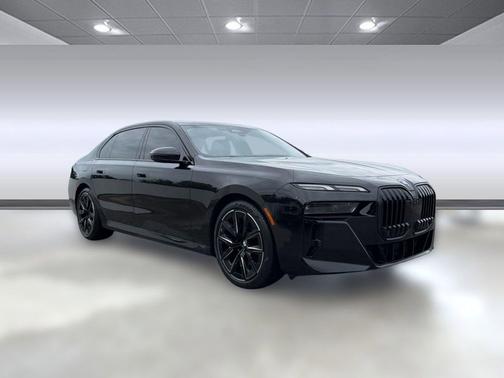 Black Sapphire Metallic 2023 BMW 740 i