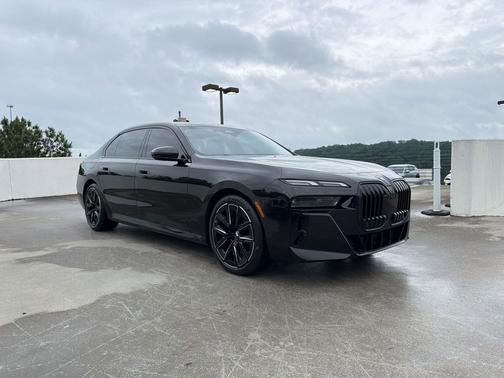 Black Sapphire Metallic 2023 BMW 740 i