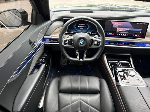 Black Sapphire Metallic 2023 BMW 740 i