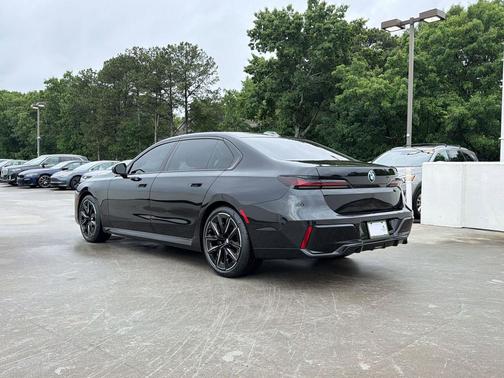 Black Sapphire Metallic 2023 BMW 740 i