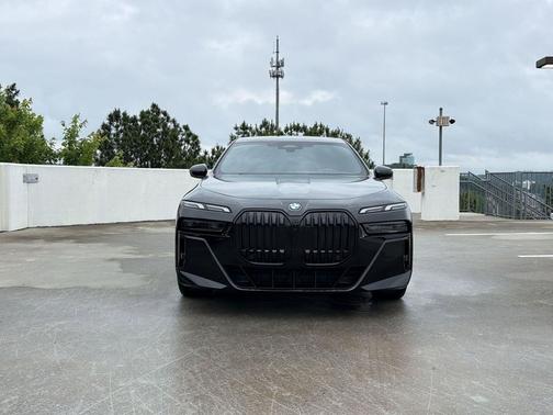 Black Sapphire Metallic 2023 BMW 740 i