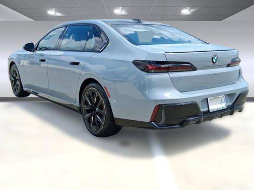 2025 BMW 740 i
