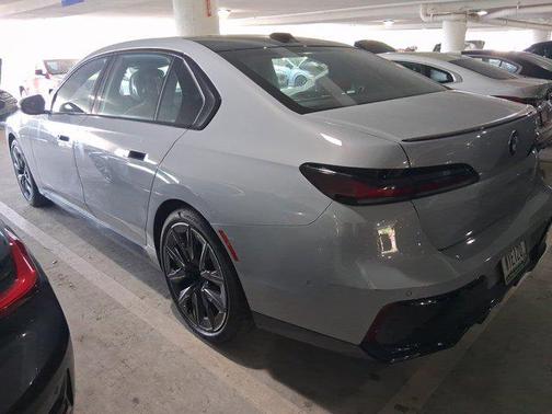 2025 BMW 740 i