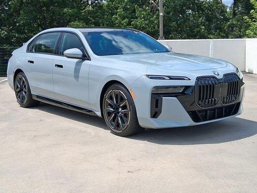 2025 BMW 740 i