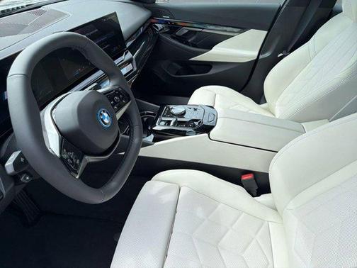 2026 BMW i5 eDrive40
