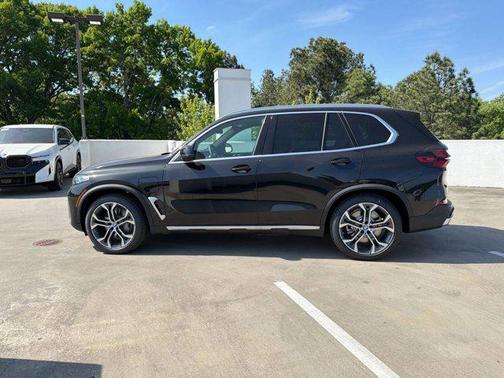 Black Sapphire Metallic 2026 BMW X5 PHEV xDrive50e