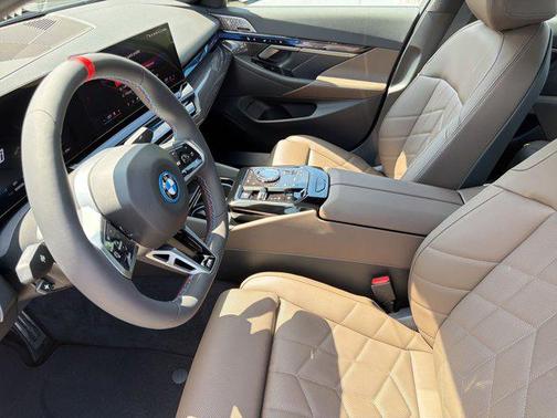 Black Sapphire Metallic 2026 BMW i5 M60