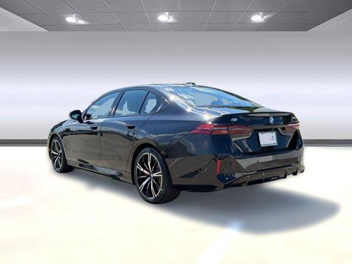 Black Sapphire Metallic 2026 BMW i5 M60