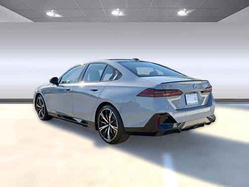 Brooklyn Grey Metallic 2026 BMW 550e xDrive