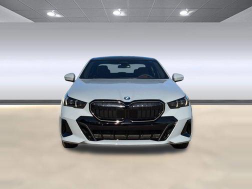 Brooklyn Grey Metallic 2026 BMW 550e xDrive