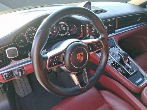 2018 Porsche Panamera 4