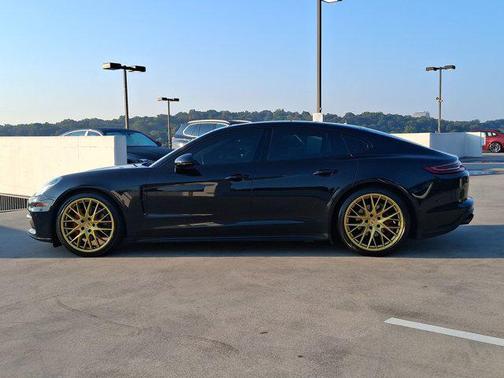 2018 Porsche Panamera 4