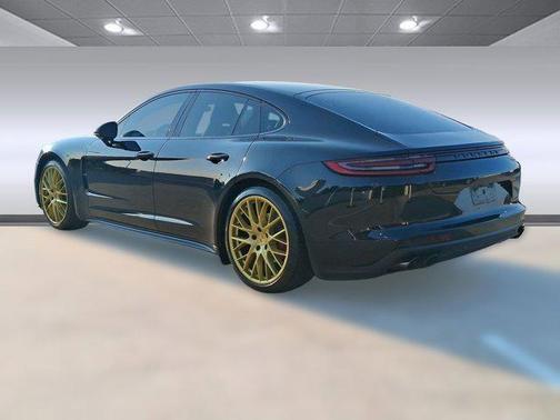 2018 Porsche Panamera 4