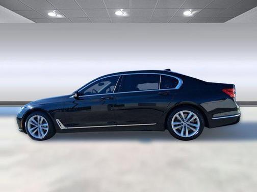 Black Sapphire Metallic 2017 BMW 750 i xDrive
