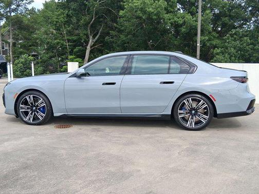 2025 BMW 760 i xDrive