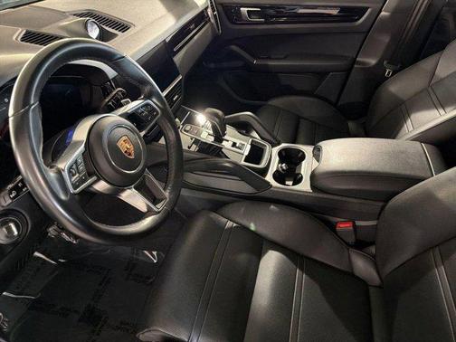 Quartzite Metallic 2019 Porsche Cayenne Cayenne