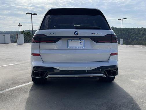 2026 BMW X7 M60i