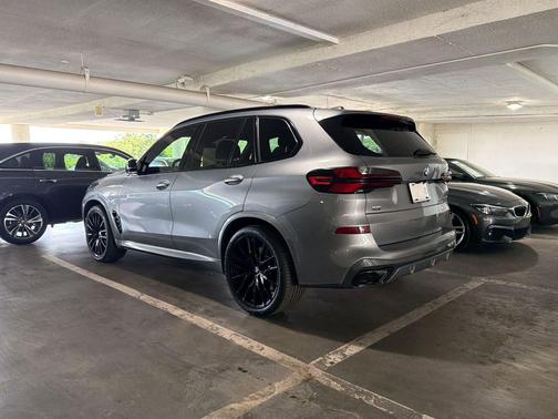 Skyscraper Grey Metallic 2024 BMW X5 M60i