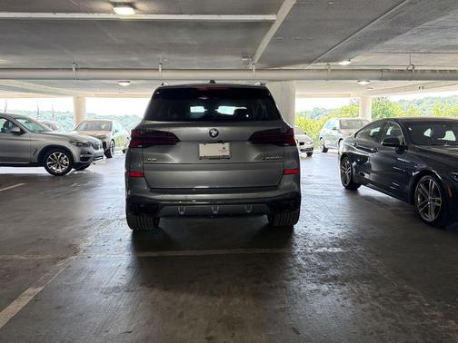 Skyscraper Grey Metallic 2024 BMW X5 M60i
