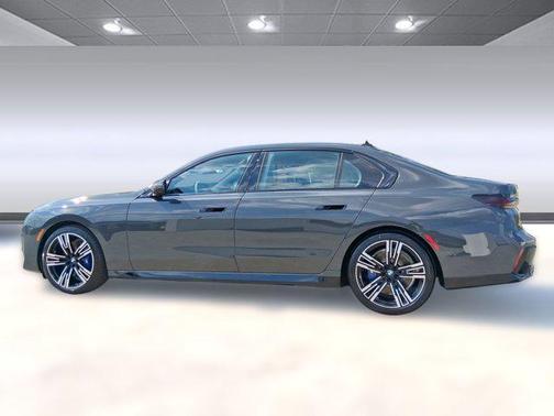 2026 BMW 740 i