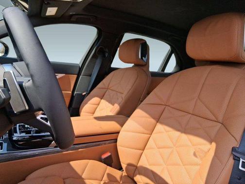 2026 BMW 740 i