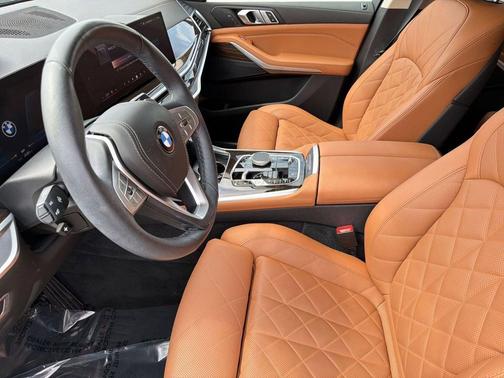 Black Sapphire Metallic 2024 BMW X7 xDrive40i