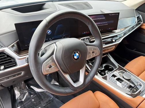 Black Sapphire Metallic 2024 BMW X7 xDrive40i