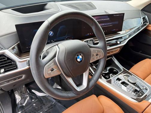 Black Sapphire Metallic 2024 BMW X7 xDrive40i