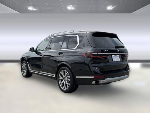 Black Sapphire Metallic 2024 BMW X7 xDrive40i